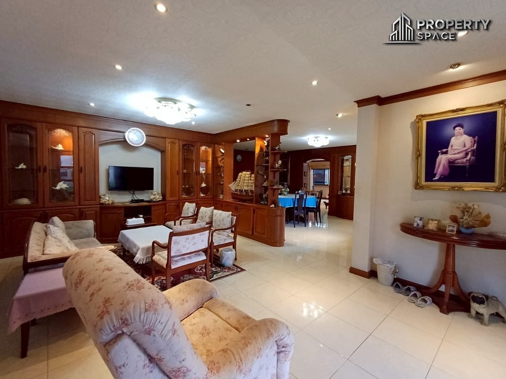 4-Bedroom Single Detached House in Soi Siam Country Club East Pattaya For Sale Image 6