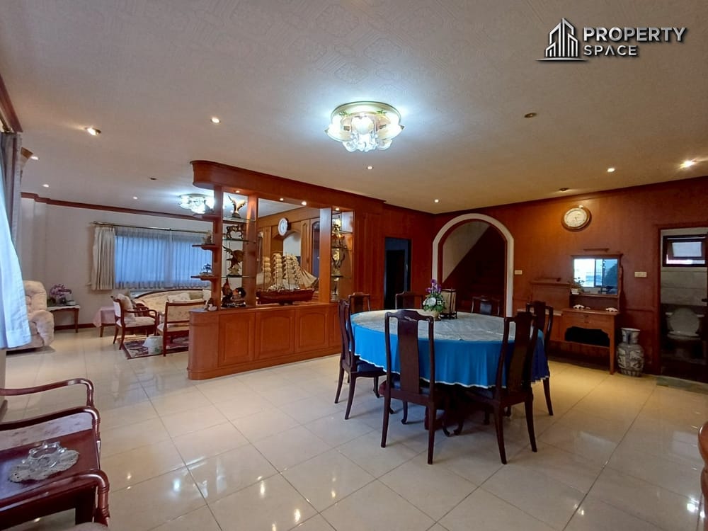 4-Bedroom Single Detached House in Soi Siam Country Club East Pattaya For Sale Image 6