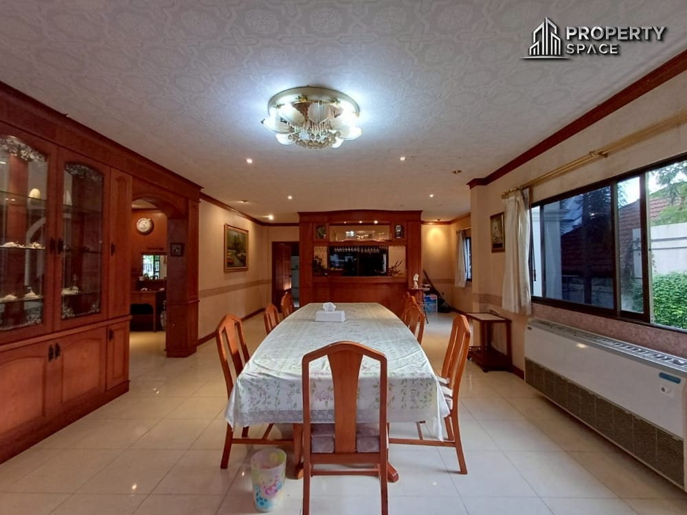 4-Bedroom Single Detached House in Soi Siam Country Club East Pattaya For Sale Image 7