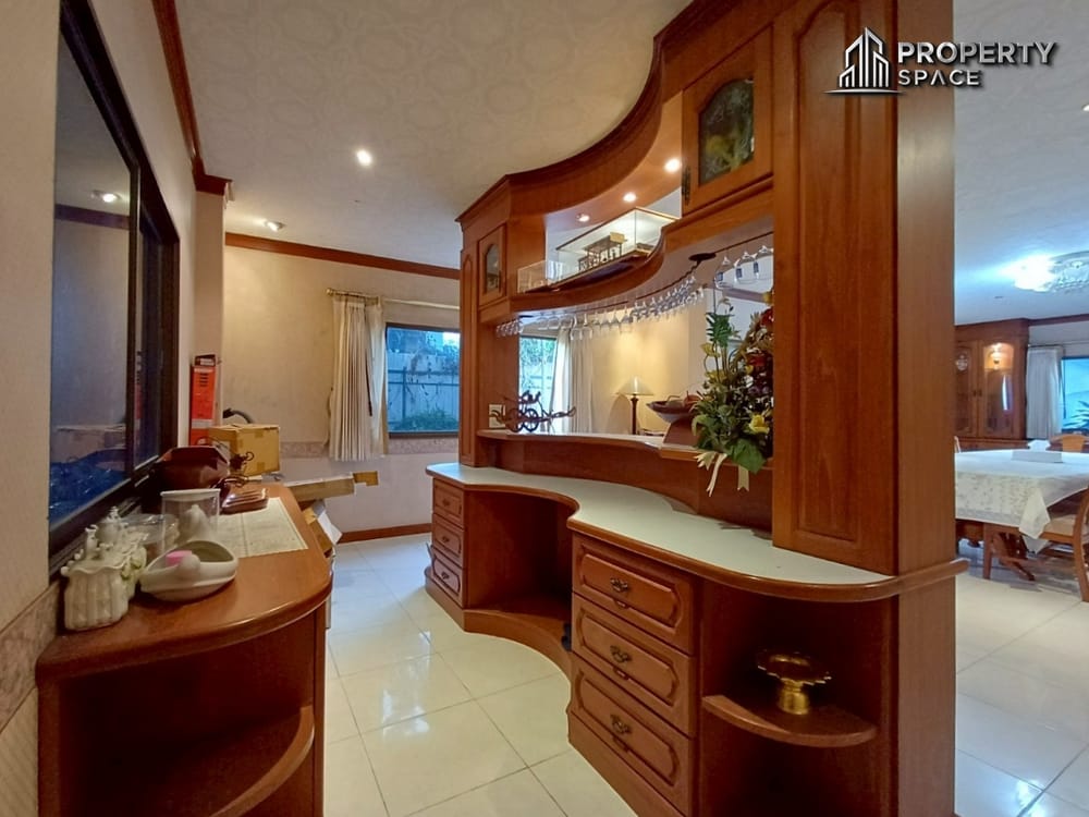 4-Bedroom Single Detached House in Soi Siam Country Club East Pattaya For Sale Image 9
