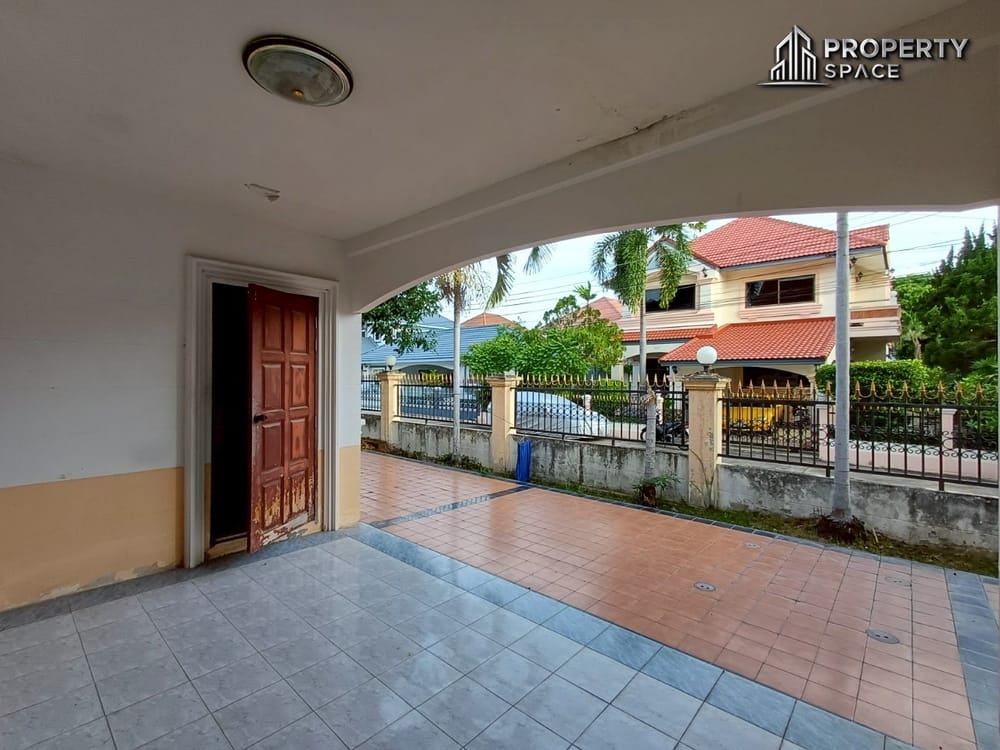 4-Bedroom Single Detached House in Soi Siam Country Club East Pattaya For Sale Image 11