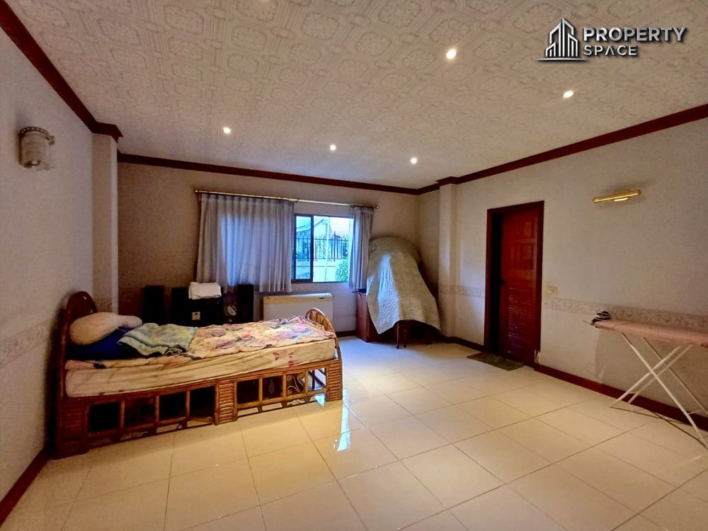4-Bedroom Single Detached House in Soi Siam Country Club East Pattaya For Sale Image 12