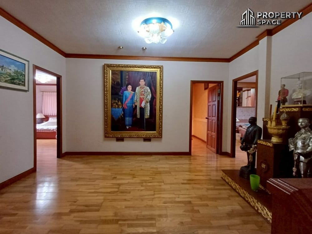 4-Bedroom Single Detached House in Soi Siam Country Club East Pattaya For Sale Image 15