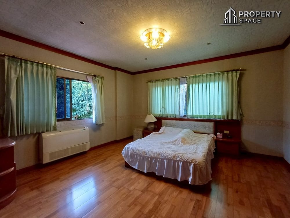 4-Bedroom Single Detached House in Soi Siam Country Club East Pattaya For Sale Image 22