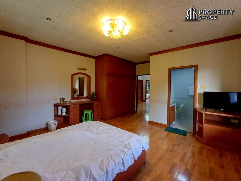 4-Bedroom Single Detached House in Soi Siam Country Club East Pattaya For Sale Image 23