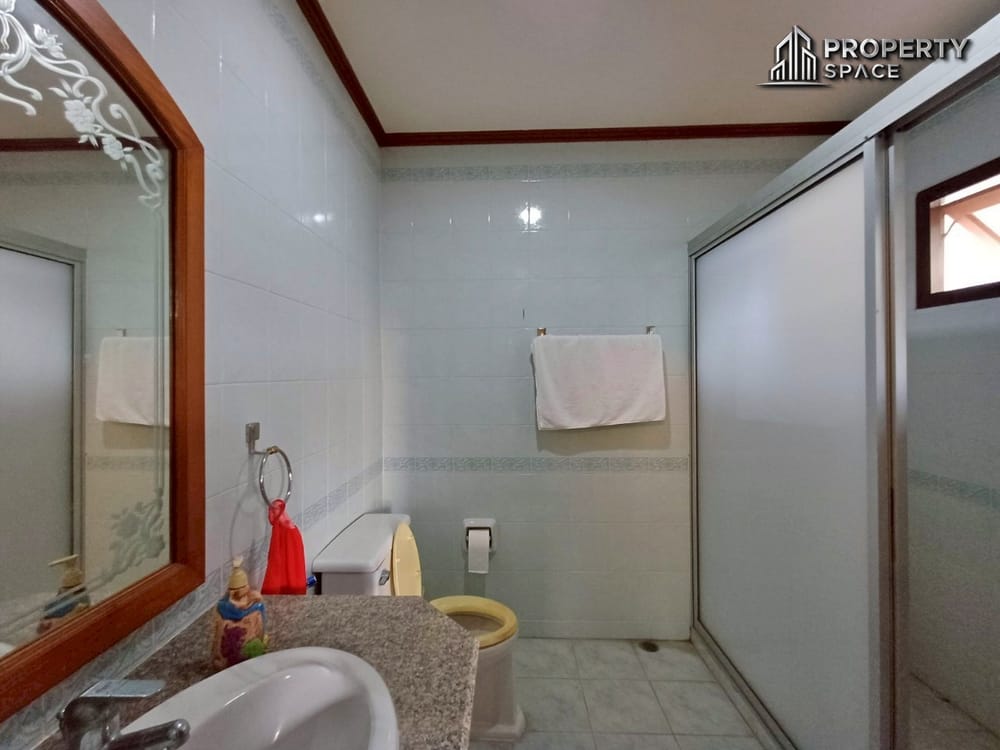 4-Bedroom Single Detached House in Soi Siam Country Club East Pattaya For Sale Image 24