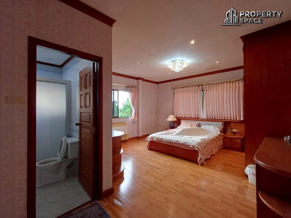 4-Bedroom Single Detached House in Soi Siam Country Club East Pattaya For Sale Image 25
