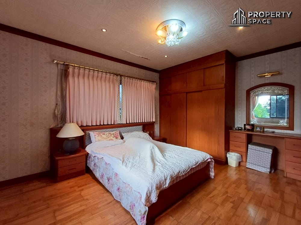 4-Bedroom Single Detached House in Soi Siam Country Club East Pattaya For Sale Image 26