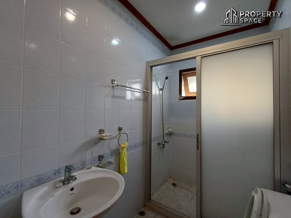 4-Bedroom Single Detached House in Soi Siam Country Club East Pattaya For Sale Image 27