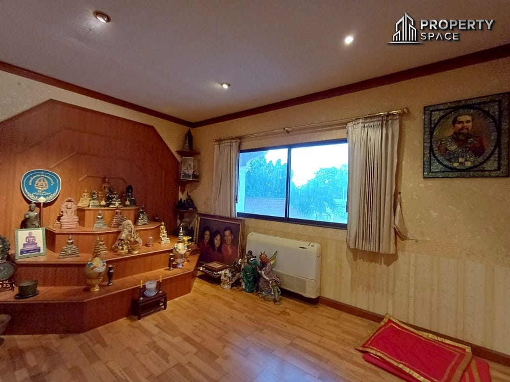 4-Bedroom Single Detached House in Soi Siam Country Club East Pattaya For Sale Image 28