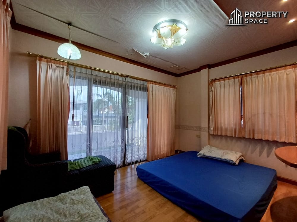 4-Bedroom Single Detached House in Soi Siam Country Club East Pattaya For Sale Image 19