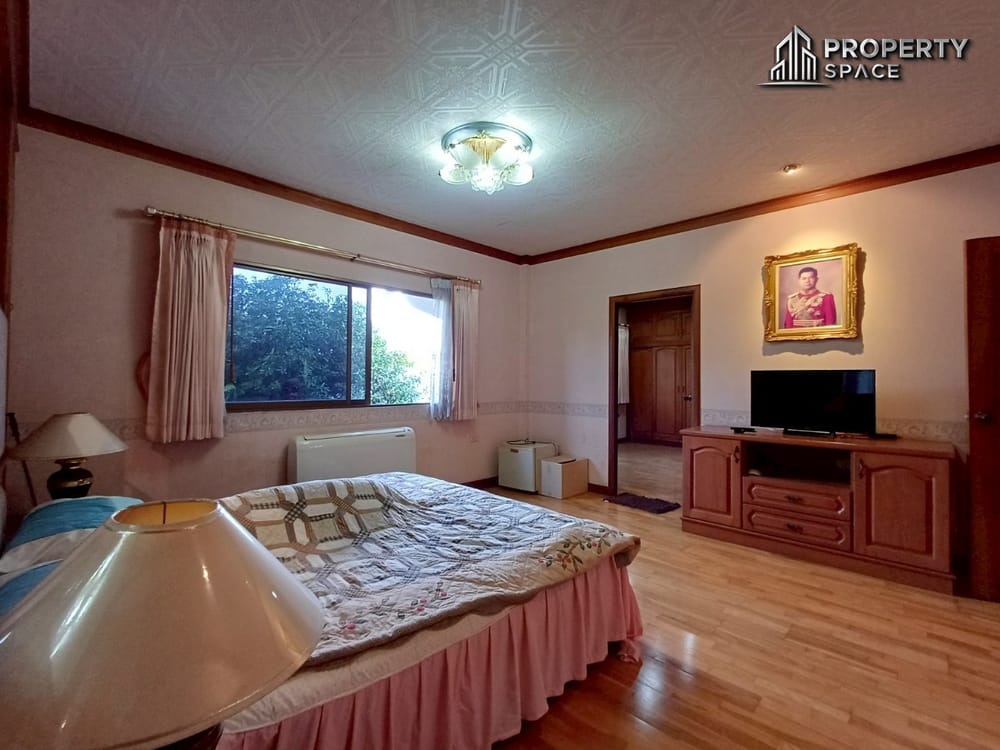 4-Bedroom Single Detached House in Soi Siam Country Club East Pattaya For Sale Image 18