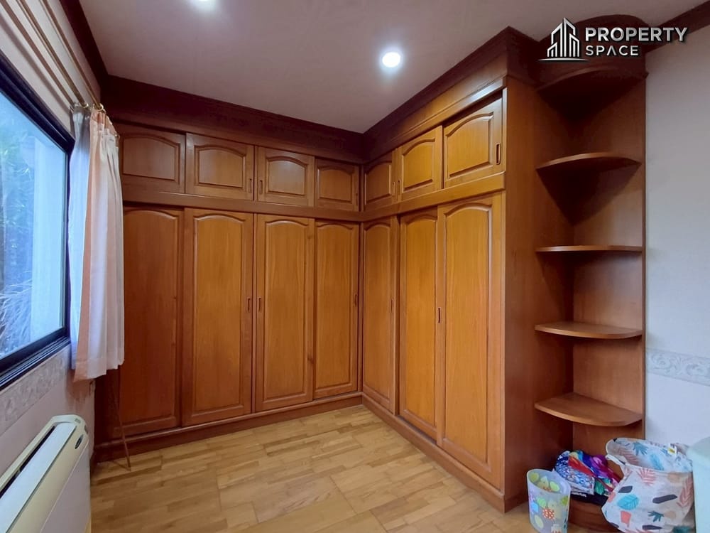 4-Bedroom Single Detached House in Soi Siam Country Club East Pattaya For Sale Image 20