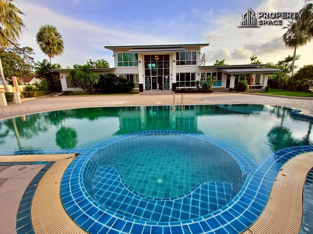 4-Bedroom Single Detached House in Soi Siam Country Club East Pattaya For Sale Image 36