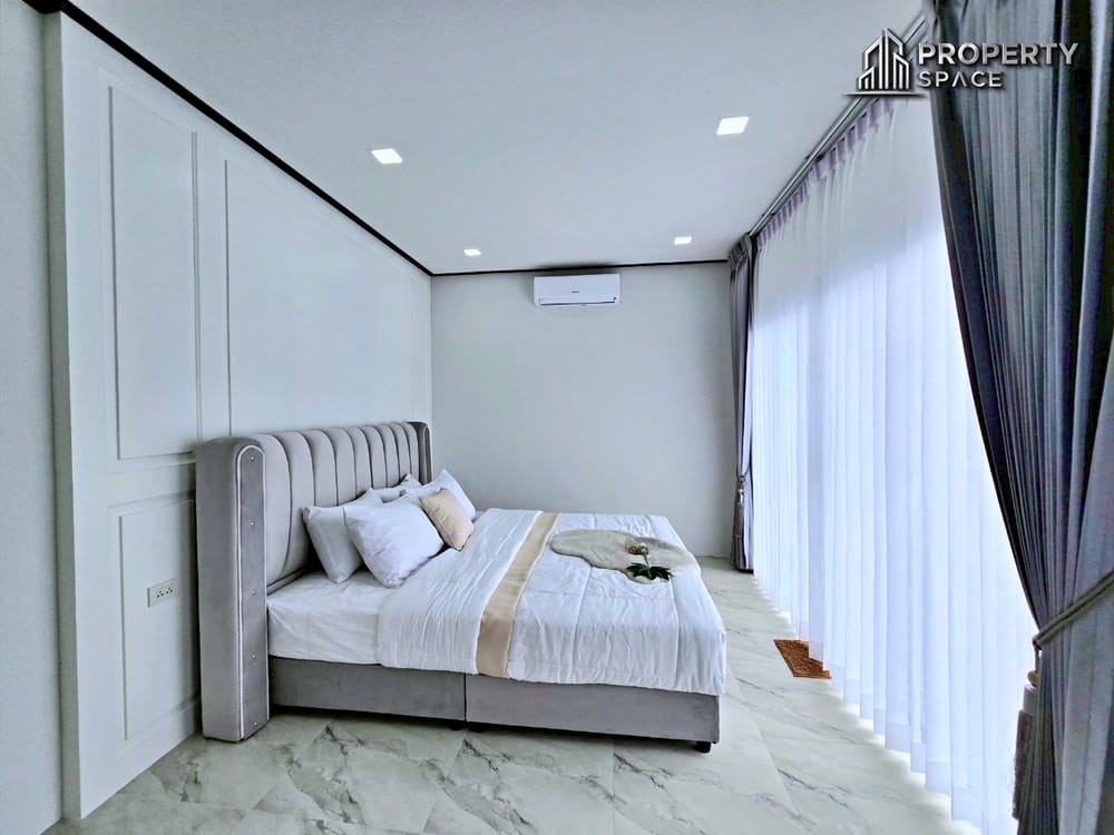 Brand New 2-Storey 5 Bedroom Luxury Pool Villa In East Pattaya For Sale Image 45