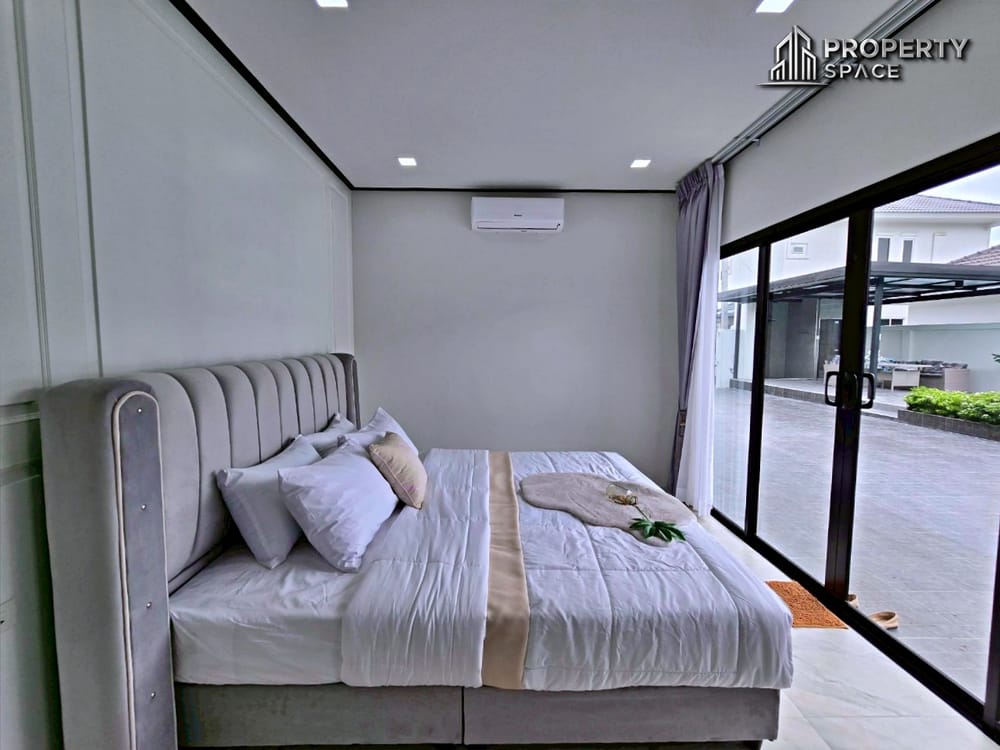 Brand New 2-Storey 5 Bedroom Luxury Pool Villa In East Pattaya For Sale Image 44