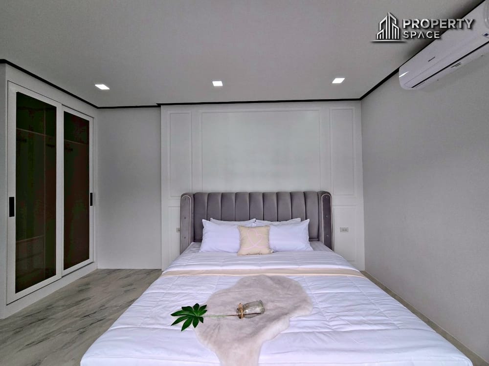 Brand New 2-Storey 5 Bedroom Luxury Pool Villa In East Pattaya For Sale Image 42