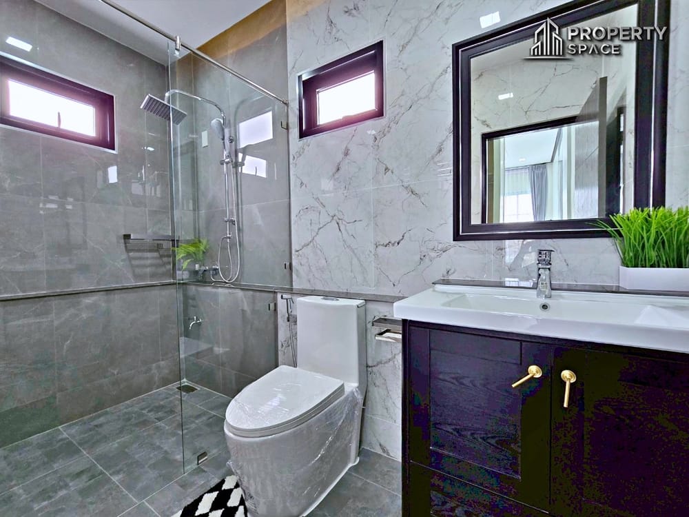 Brand New 2-Storey 5 Bedroom Luxury Pool Villa In East Pattaya For Sale Image 26