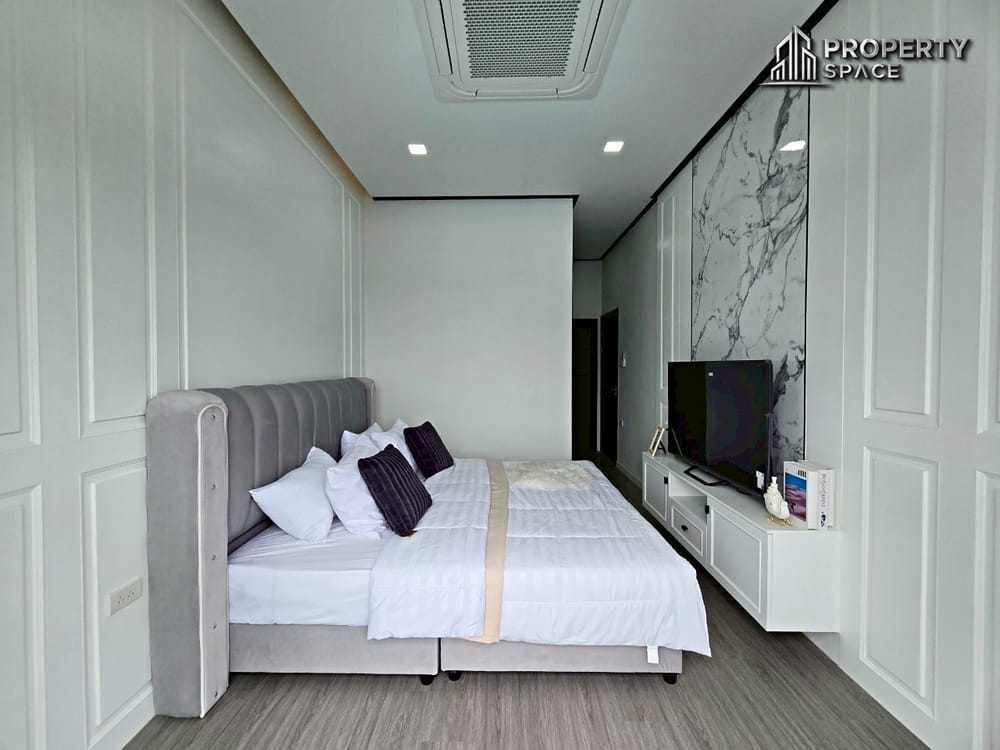 Brand New 2-Storey 5 Bedroom Luxury Pool Villa In East Pattaya For Sale Image 23