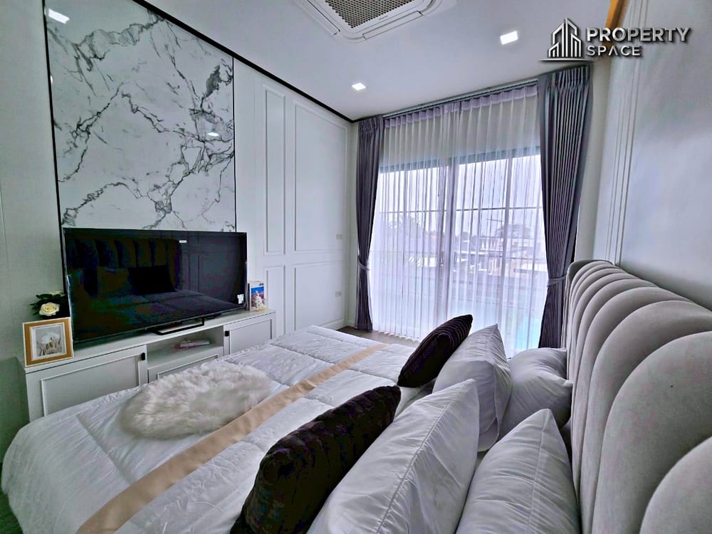 Brand New 2-Storey 5 Bedroom Luxury Pool Villa In East Pattaya For Sale Image 24
