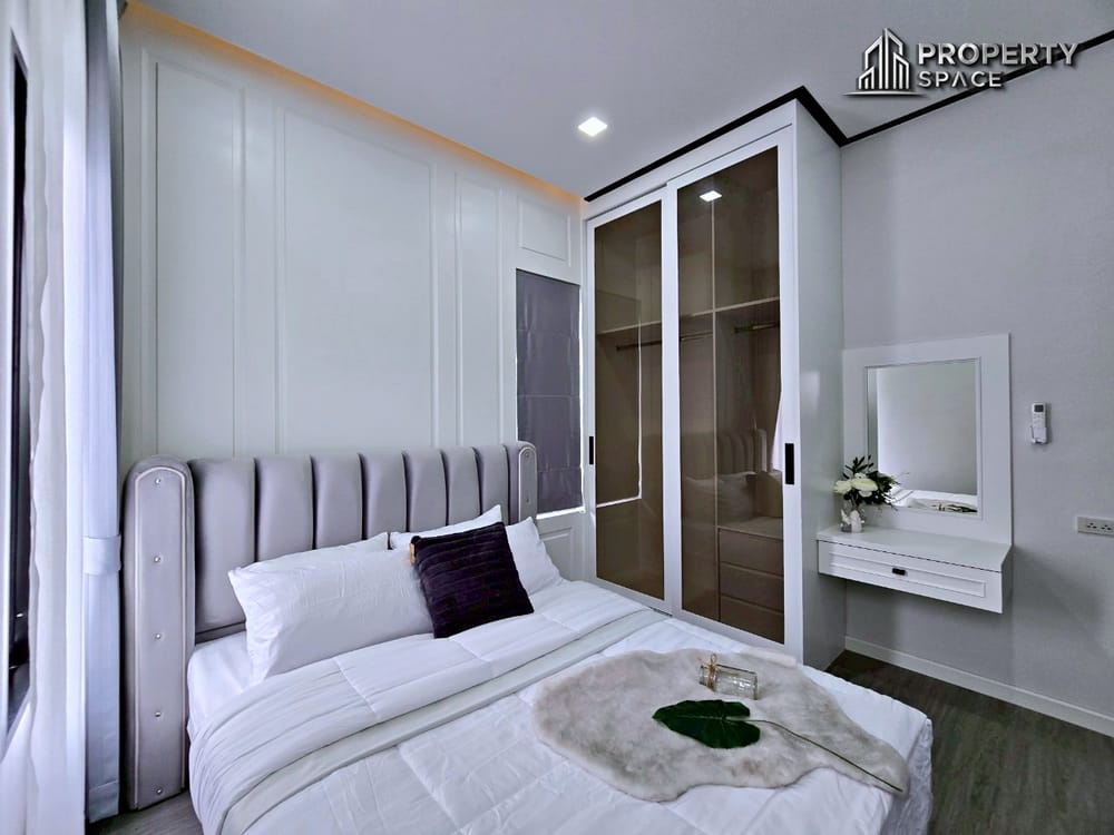 Brand New 2-Storey 5 Bedroom Luxury Pool Villa In East Pattaya For Sale Image 31