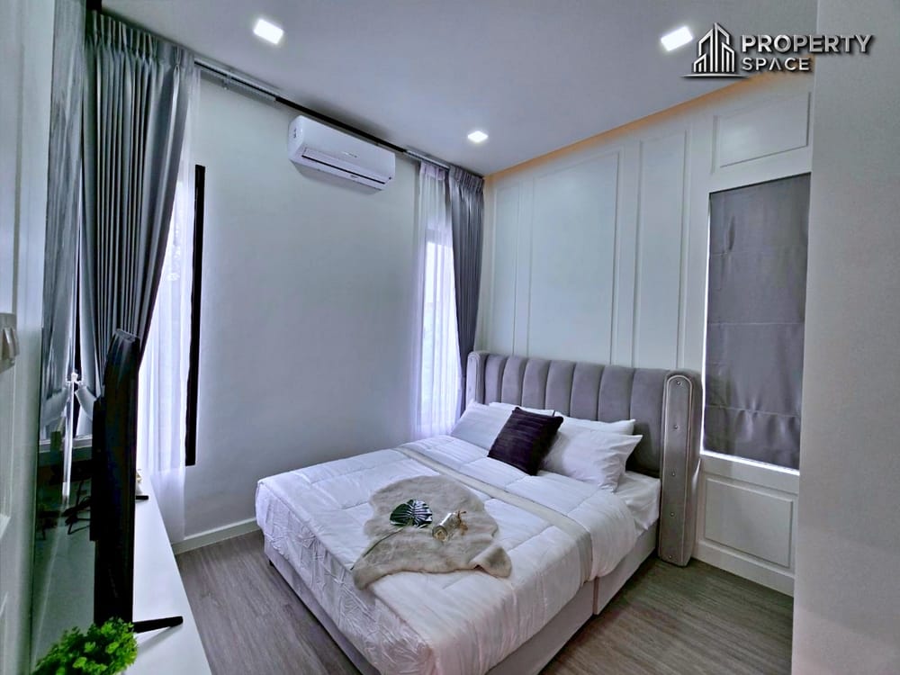 Brand New 2-Storey 5 Bedroom Luxury Pool Villa In East Pattaya For Sale Image 32