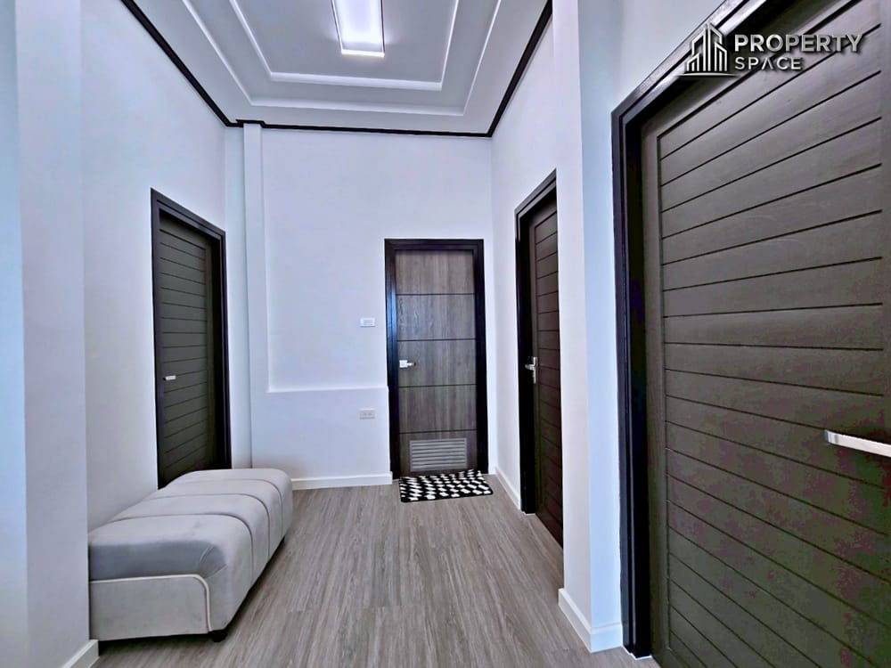 Brand New 2-Storey 5 Bedroom Luxury Pool Villa In East Pattaya For Sale Image 21