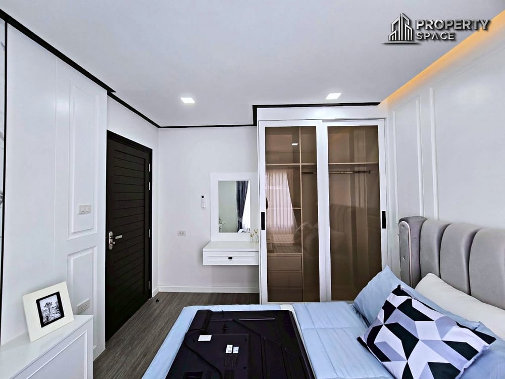 Brand New 2-Storey 5 Bedroom Luxury Pool Villa In East Pattaya For Sale Image 16