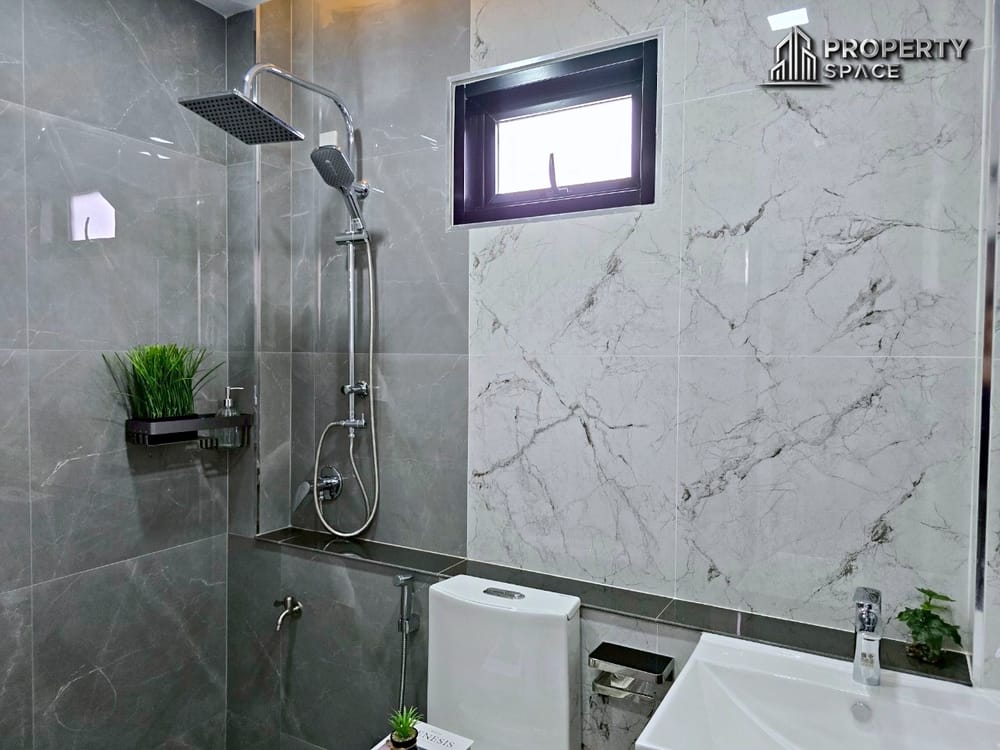 Brand New 2-Storey 5 Bedroom Luxury Pool Villa In East Pattaya For Sale Image 19