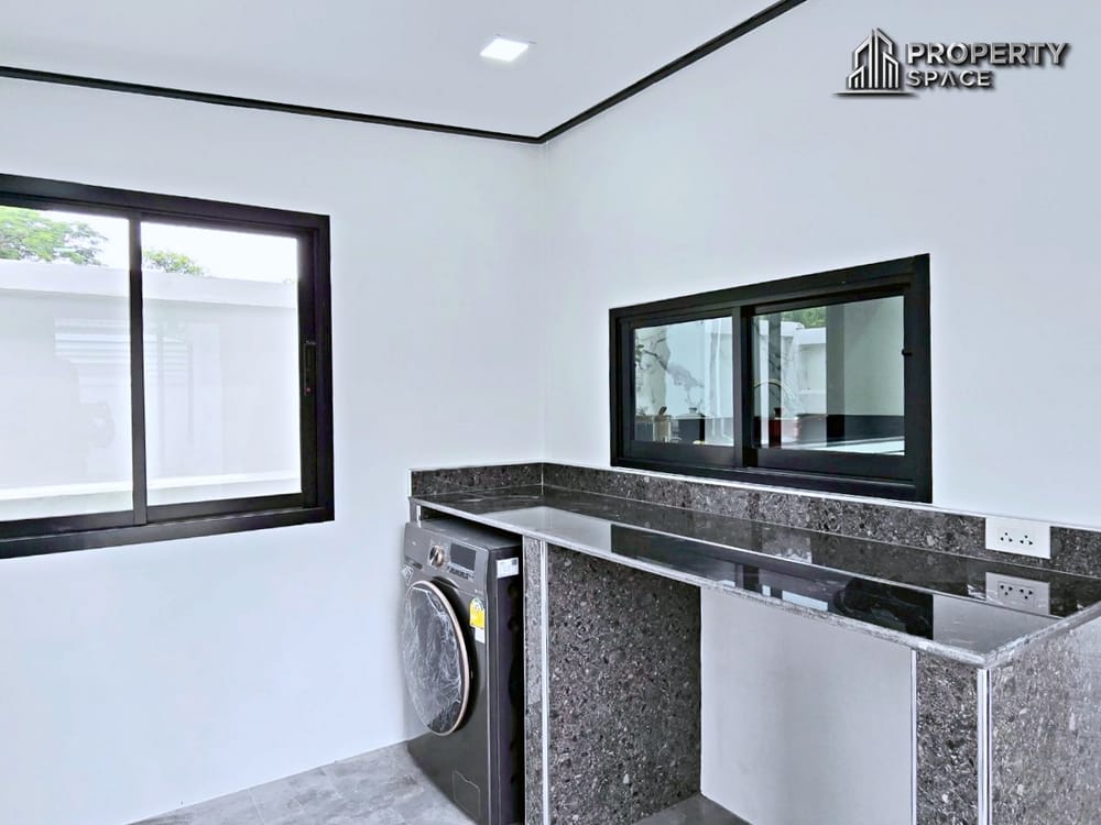 Brand New 2-Storey 5 Bedroom Luxury Pool Villa In East Pattaya For Sale Image 13