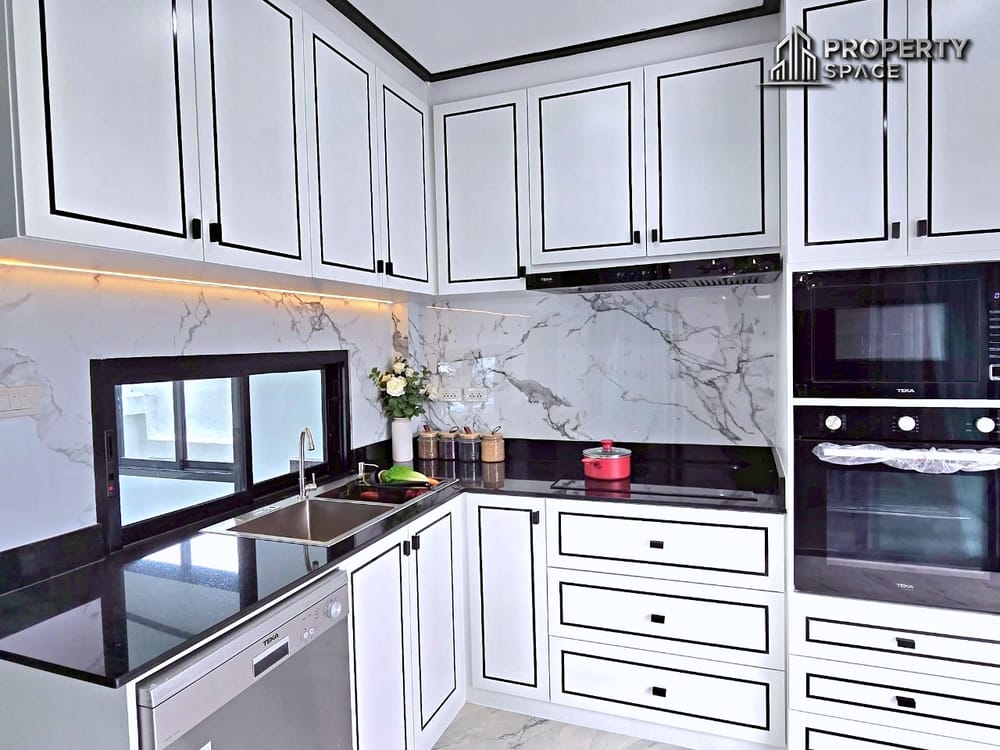 Brand New 2-Storey 5 Bedroom Luxury Pool Villa In East Pattaya For Sale Image 12