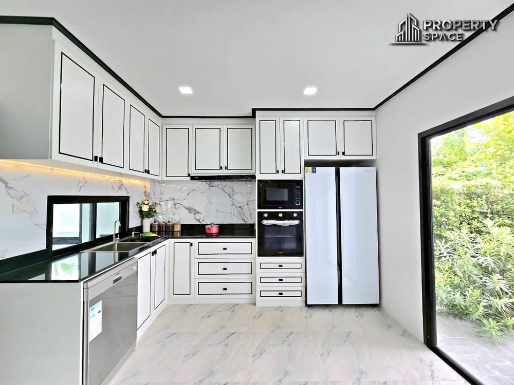 Brand New 2-Storey 5 Bedroom Luxury Pool Villa In East Pattaya For Sale Image 10
