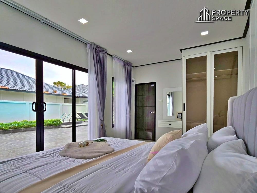 Brand New 2-Storey 5 Bedroom Luxury Pool Villa In East Pattaya For Sale Image 43