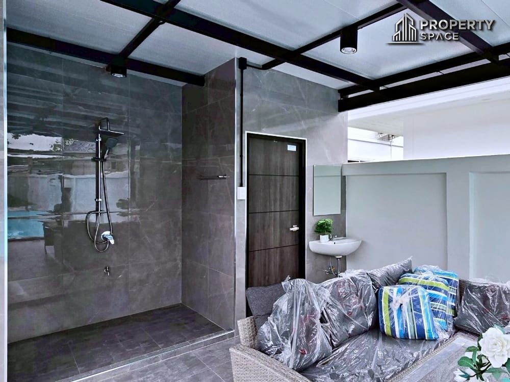 Brand New 2-Storey 5 Bedroom Luxury Pool Villa In East Pattaya For Sale Image 50