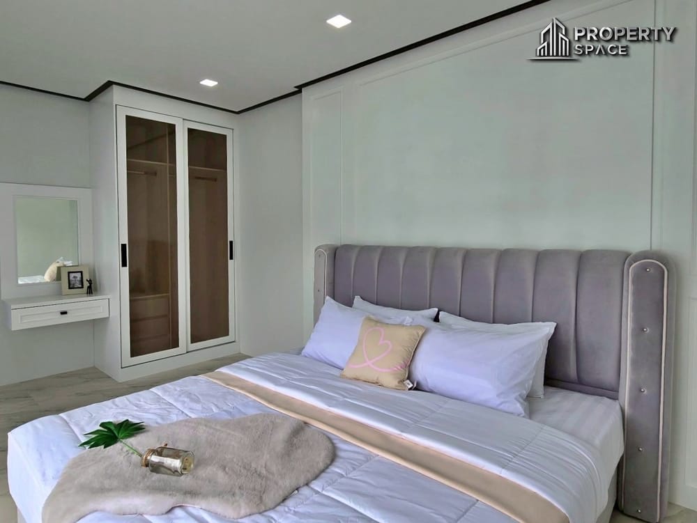 Brand New 2-Storey 5 Bedroom Luxury Pool Villa In East Pattaya For Sale Image 47