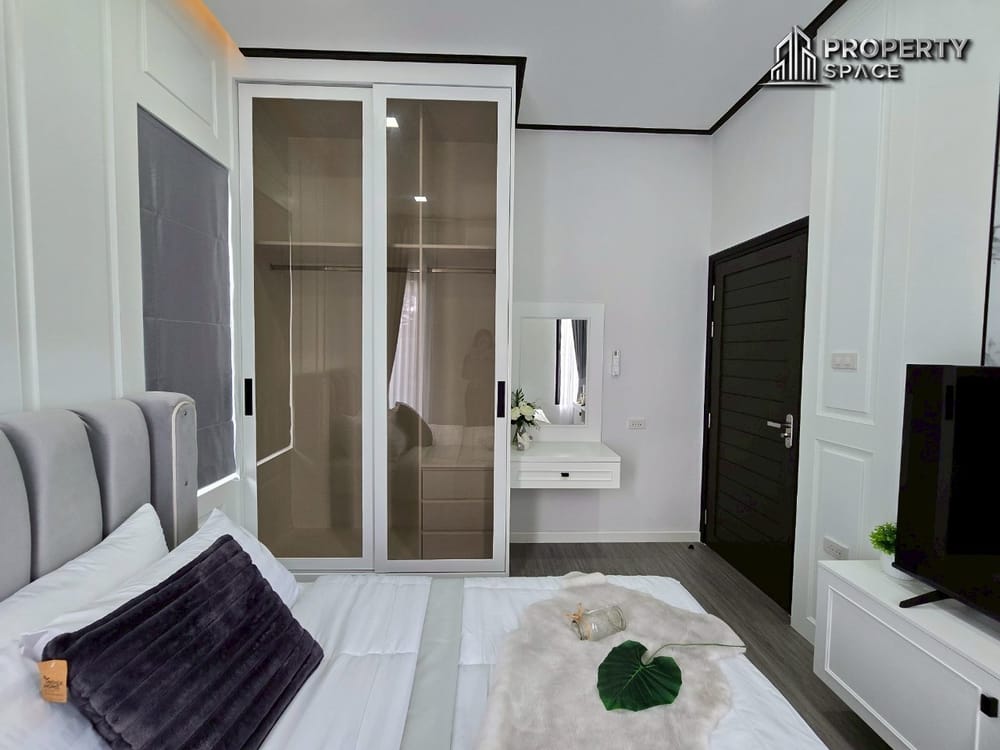 Brand New 2-Storey 5 Bedroom Luxury Pool Villa In East Pattaya For Sale Image 33