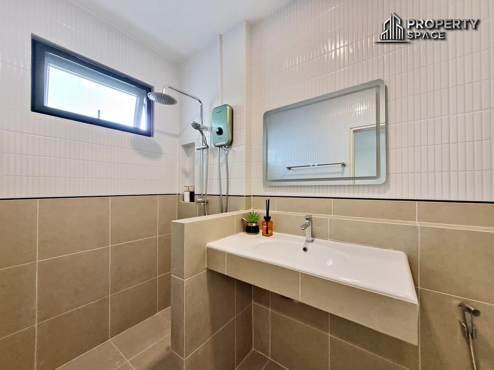 Brand New 3 Bedroom Modern House in Soi Noen Plubwan East Pattaya For Rent Image 21