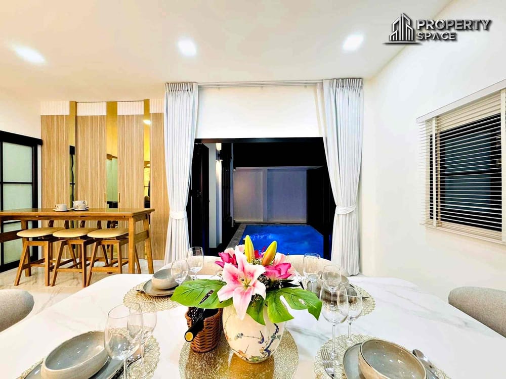 Brand New Modern Luxury 3 Bedroom Pool Villa in East Pattaya For Sale Image 10