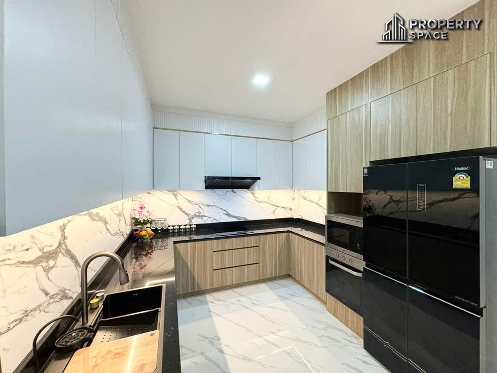 Brand New Modern Luxury 3 Bedroom Pool Villa in East Pattaya For Sale Image 11