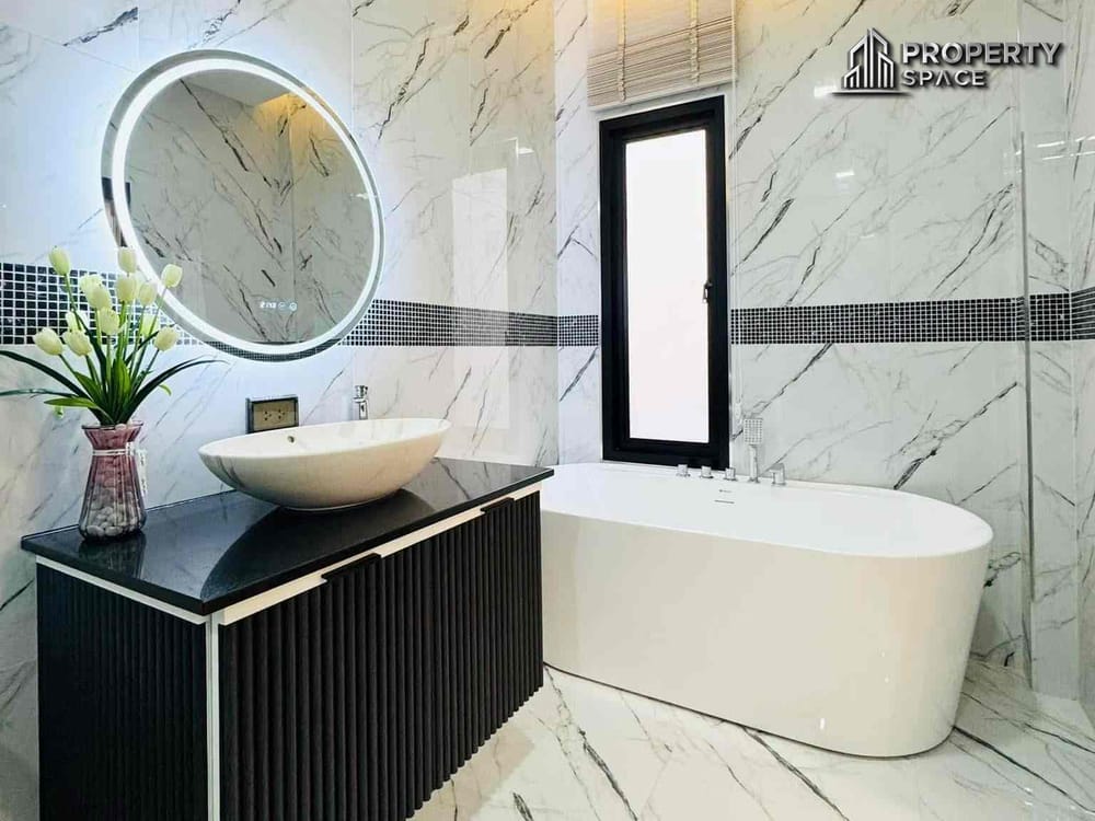 Brand New Modern Luxury 3 Bedroom Pool Villa in East Pattaya For Sale Image 23