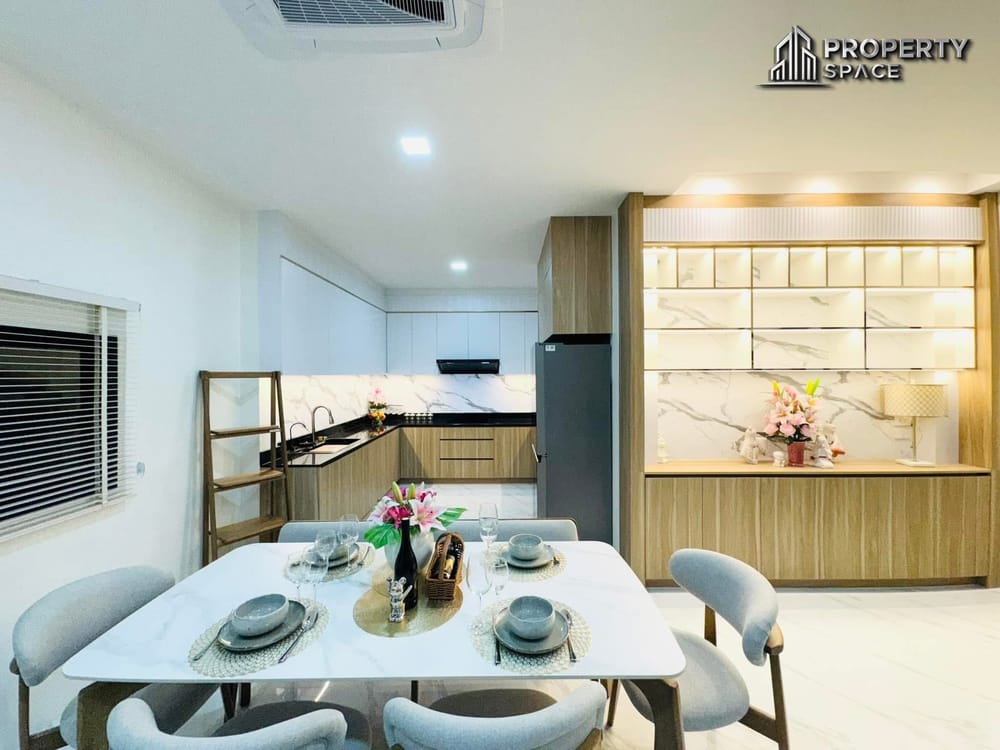 Brand New Modern Luxury 3 Bedroom Pool Villa in East Pattaya For Sale Image 9
