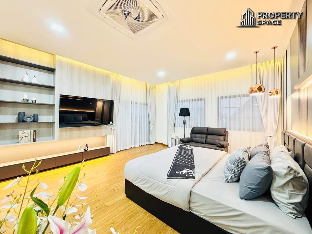 Brand New Modern Luxury 3 Bedroom Pool Villa in East Pattaya For Sale Image 20
