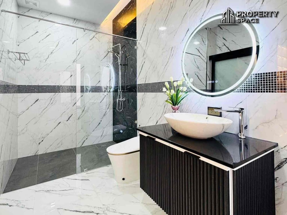 Brand New Modern Luxury 3 Bedroom Pool Villa in East Pattaya For Sale Image 26