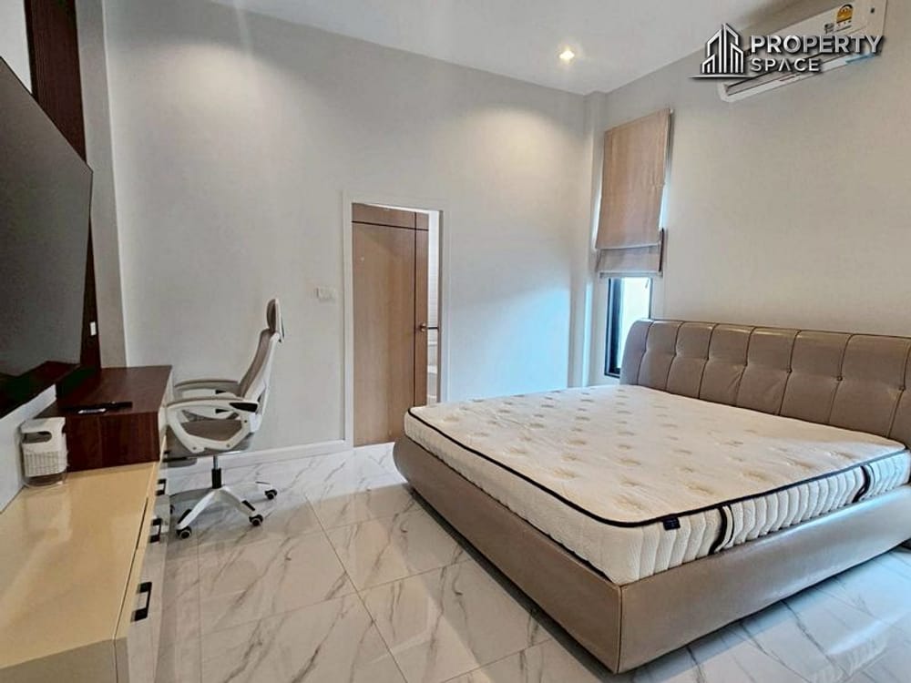 Modern 3 Bedroom Pool Villa Near Mabprachan Lake Pattaya For Rent Image 16