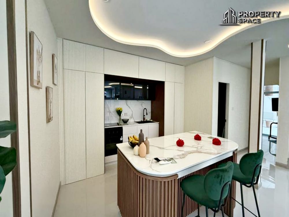 Brand New 5-Bedroom Luxury Pool Villa For Sale in East Pattaya Image 8