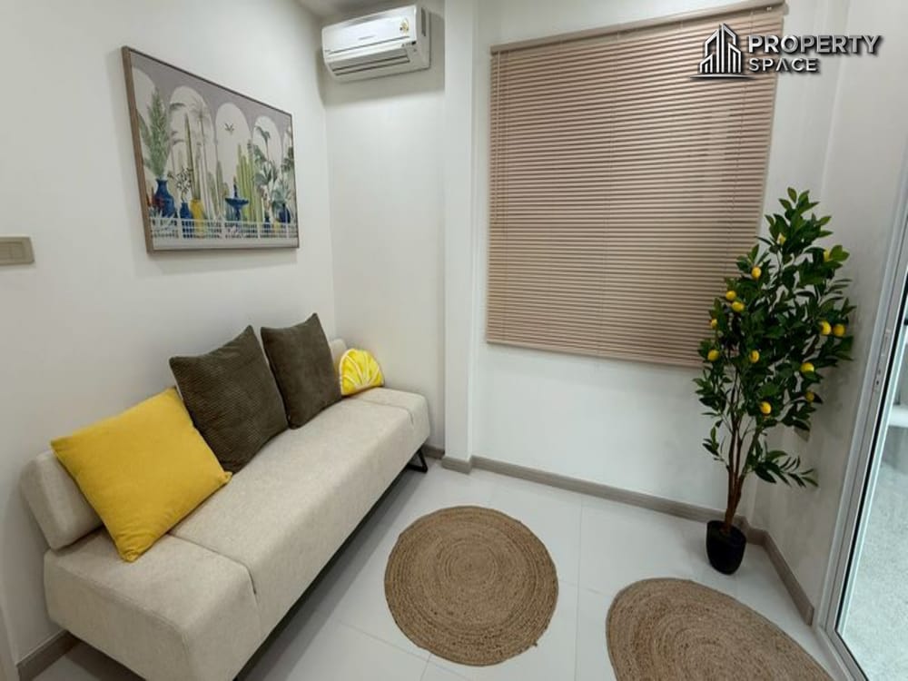 Brand New 5-Bedroom Luxury Pool Villa For Sale in East Pattaya Image 13