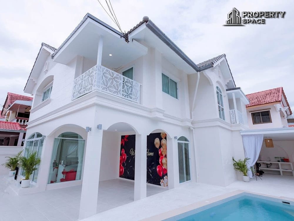 Brand New 5-Bedroom Luxury Pool Villa For Sale in East Pattaya Image 1