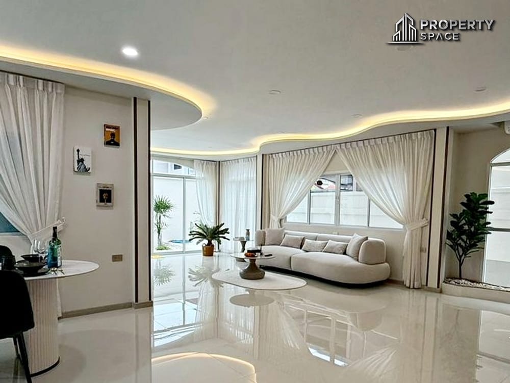Brand New 5-Bedroom Luxury Pool Villa For Sale in East Pattaya Image 6