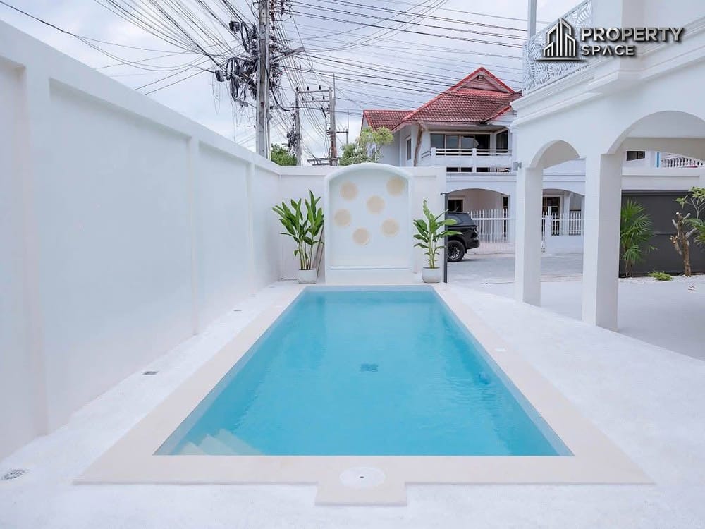 Brand New 5-Bedroom Luxury Pool Villa For Sale in East Pattaya Image 4