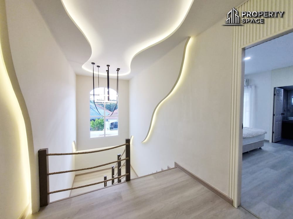 Brand New 5-Bedroom Luxury Pool Villa For Sale in East Pattaya Image 15